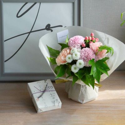 日本茶+そのまま飾れる菊てまりブーケ(M)/白 | noemie（ノエミ）